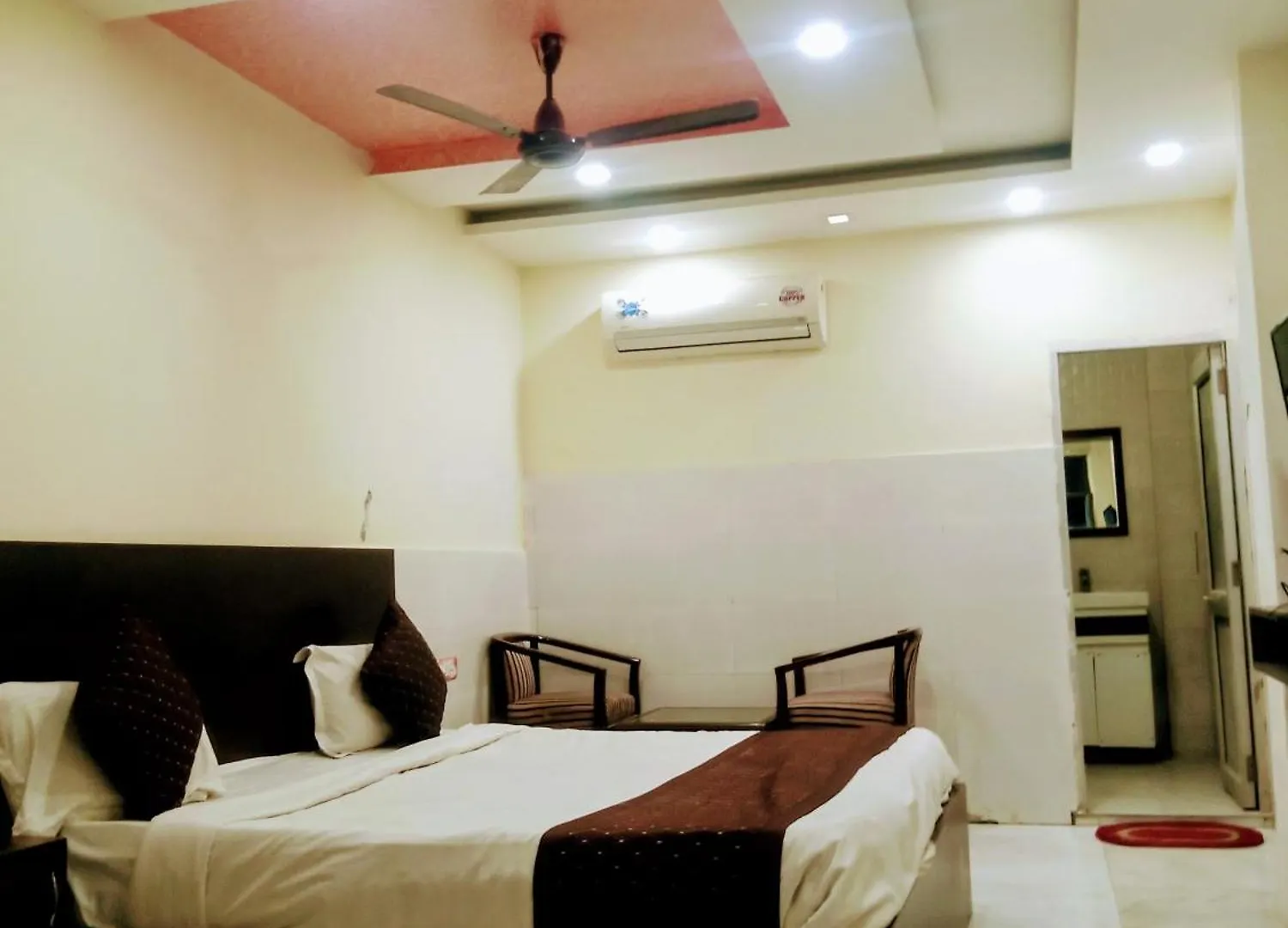 Hotel Alpine Chandigarh 3*,