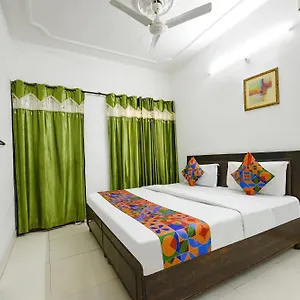 Hotel Fabexpress Diamond Sec 45, Chandigarh