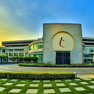 The Lalit Отель