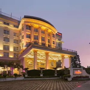 Ramada Plaza By Wyndham, Zirakpur Отель